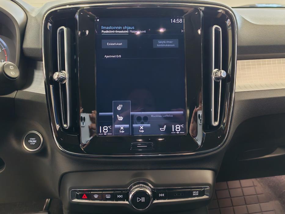 VOLVO XC40 2022