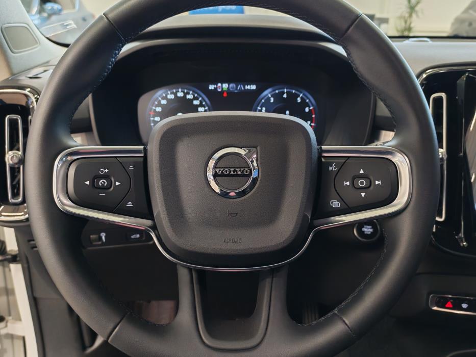 VOLVO XC40 2022