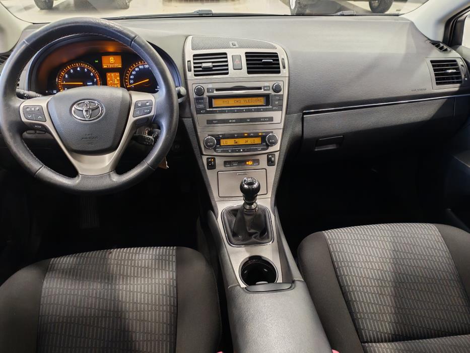 TOYOTA Avensis 2011