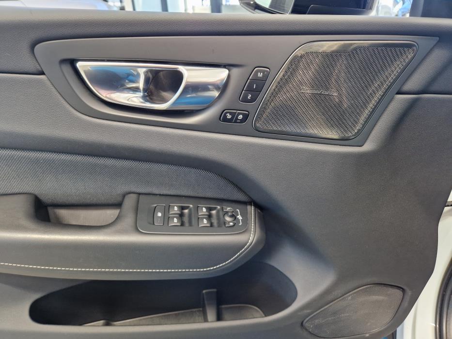 VOLVO XC60 2022