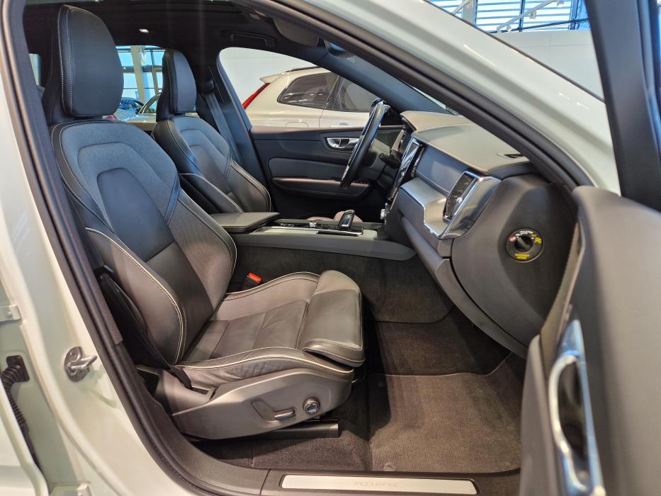 VOLVO XC60 2022