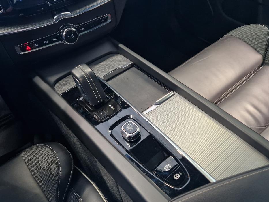 VOLVO XC60 2022
