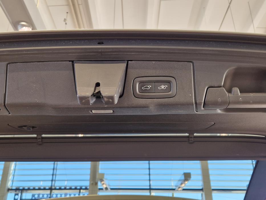 VOLVO XC60 2022