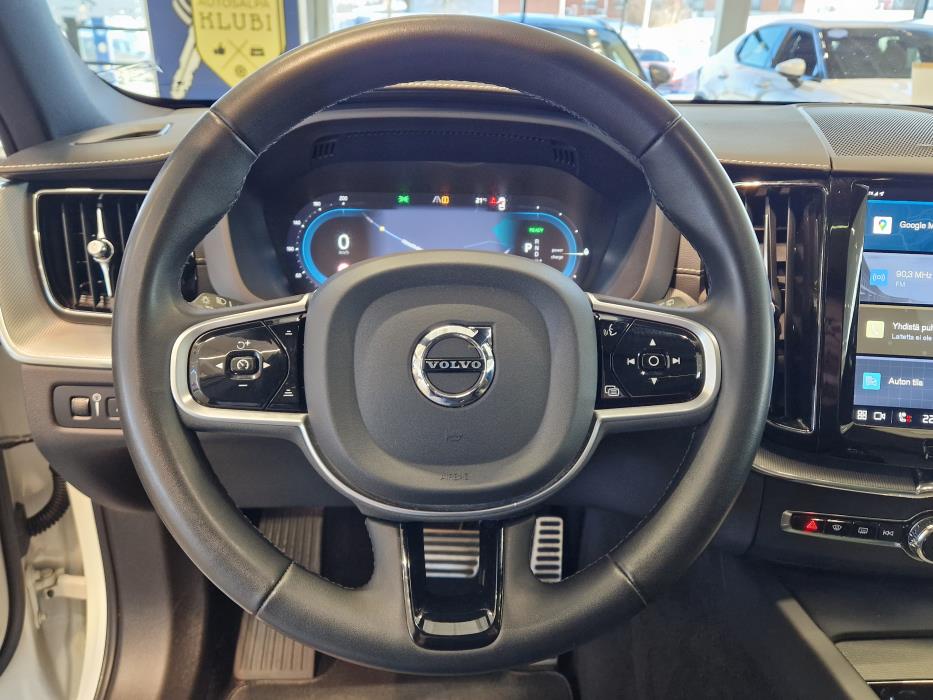 VOLVO XC60 2022
