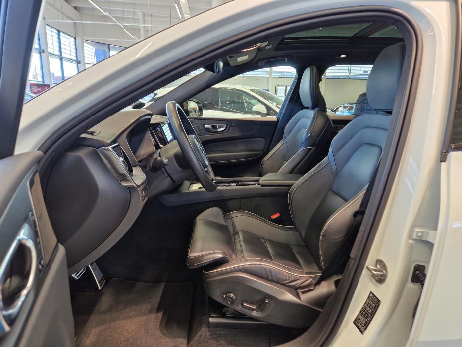 VOLVO XC60 2022