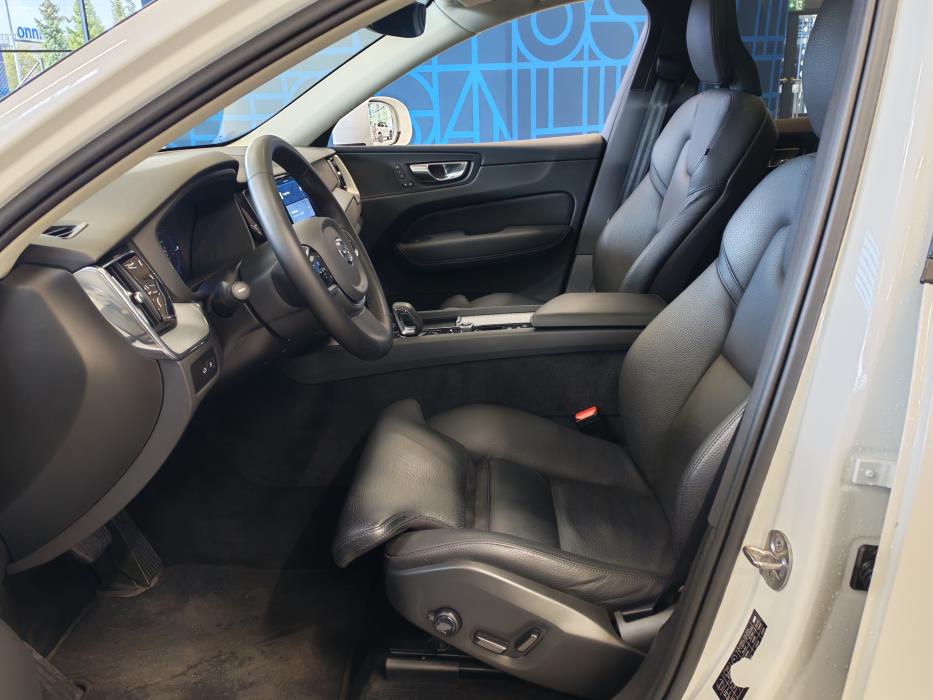 VOLVO XC60 2023