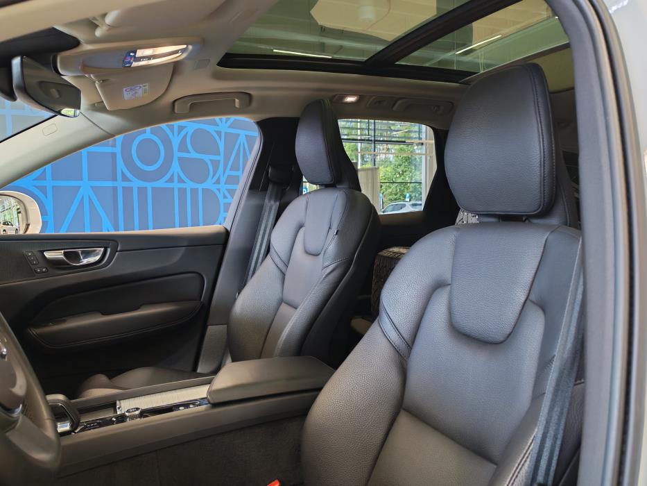 VOLVO XC60 2023