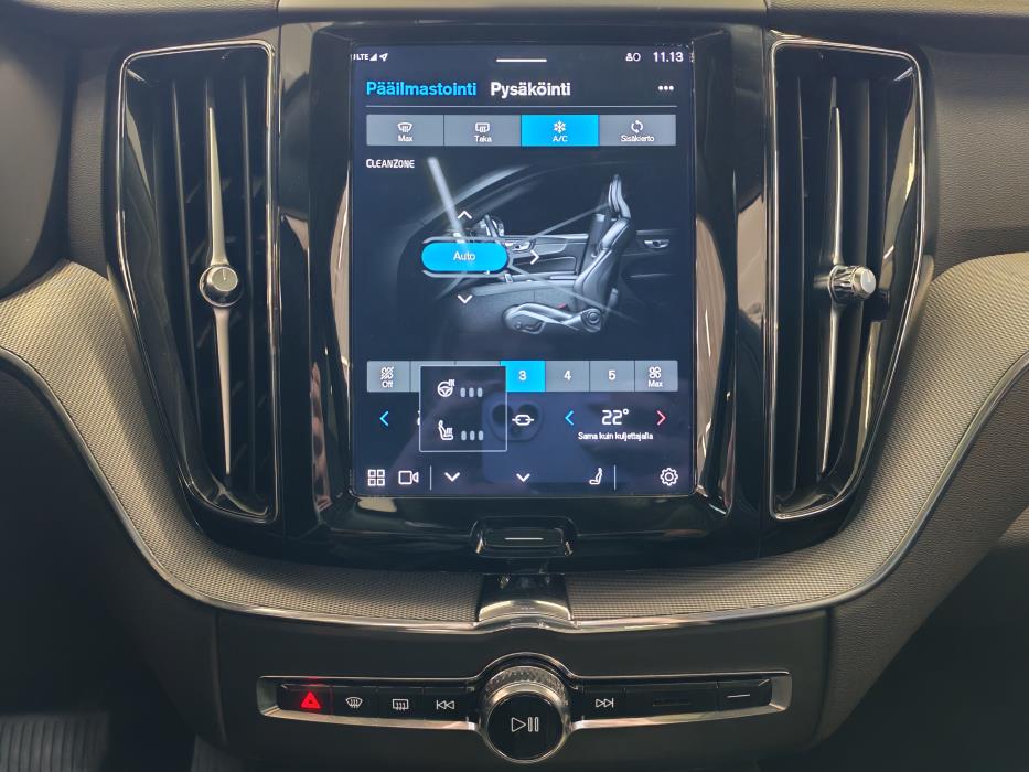 VOLVO XC60 2023