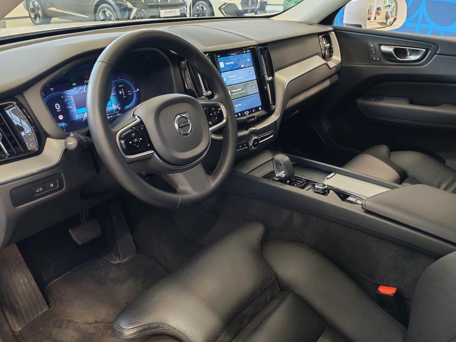 VOLVO XC60 2023