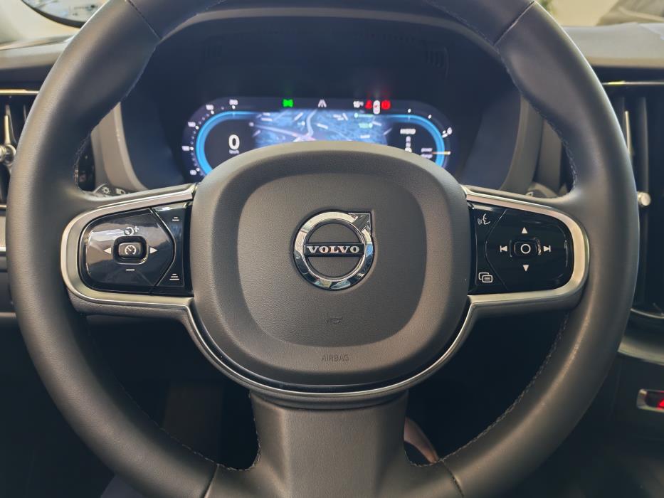 VOLVO XC60 2023