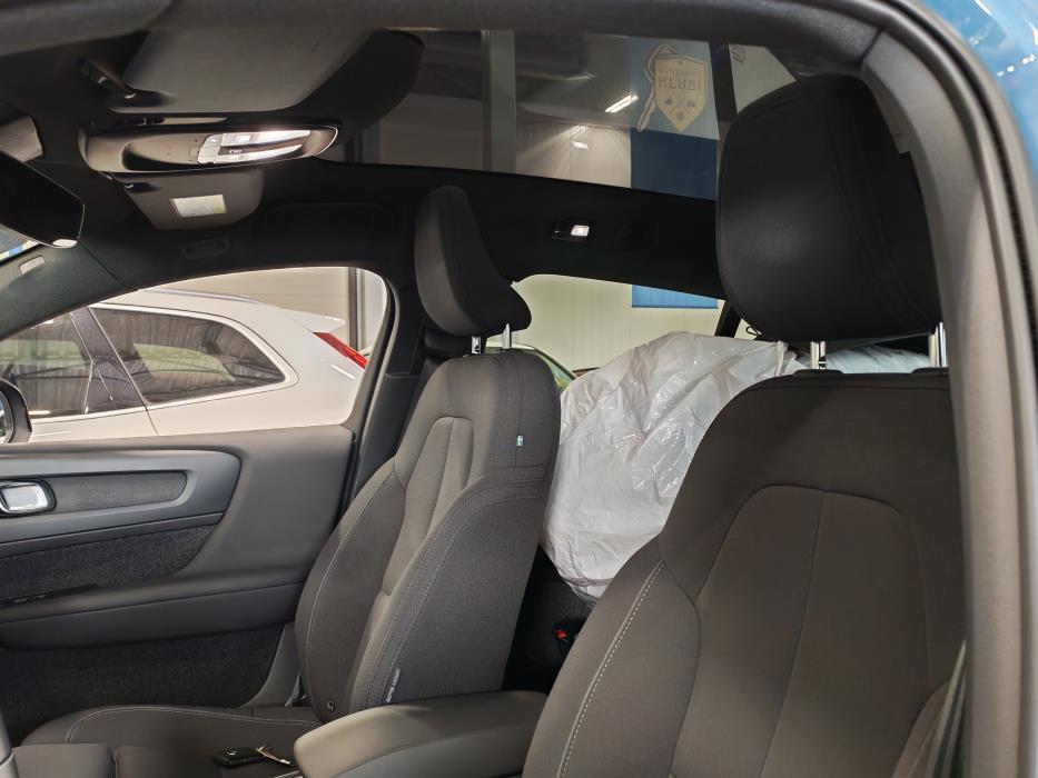 VOLVO C40 2023
