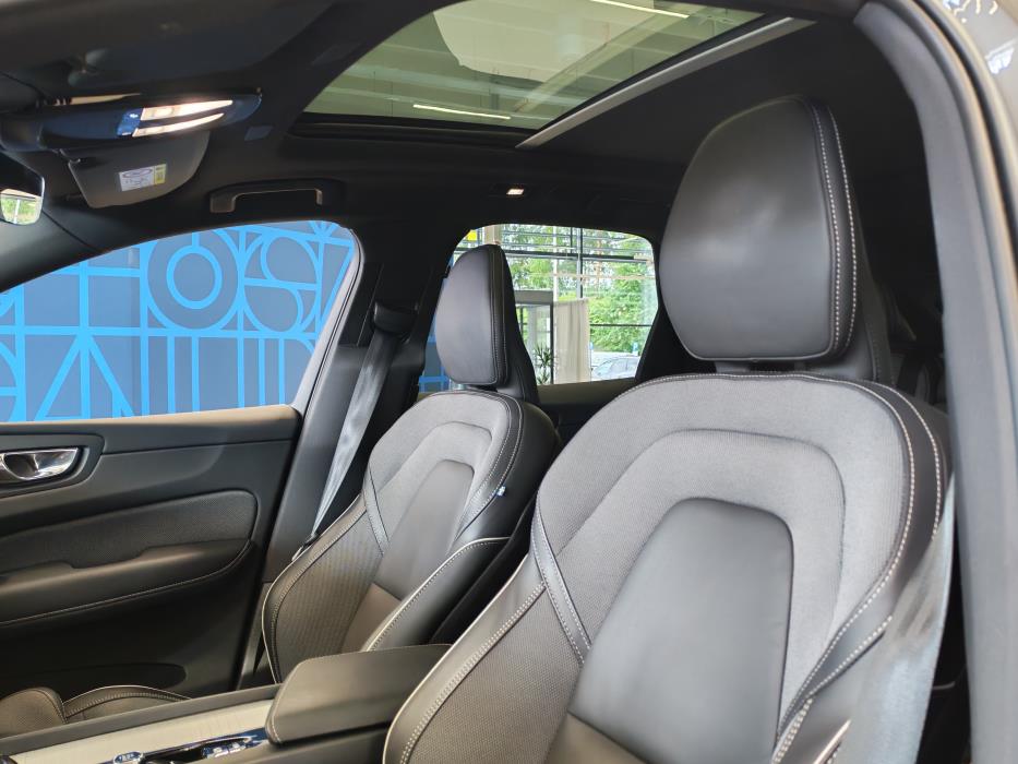 VOLVO XC60 2025