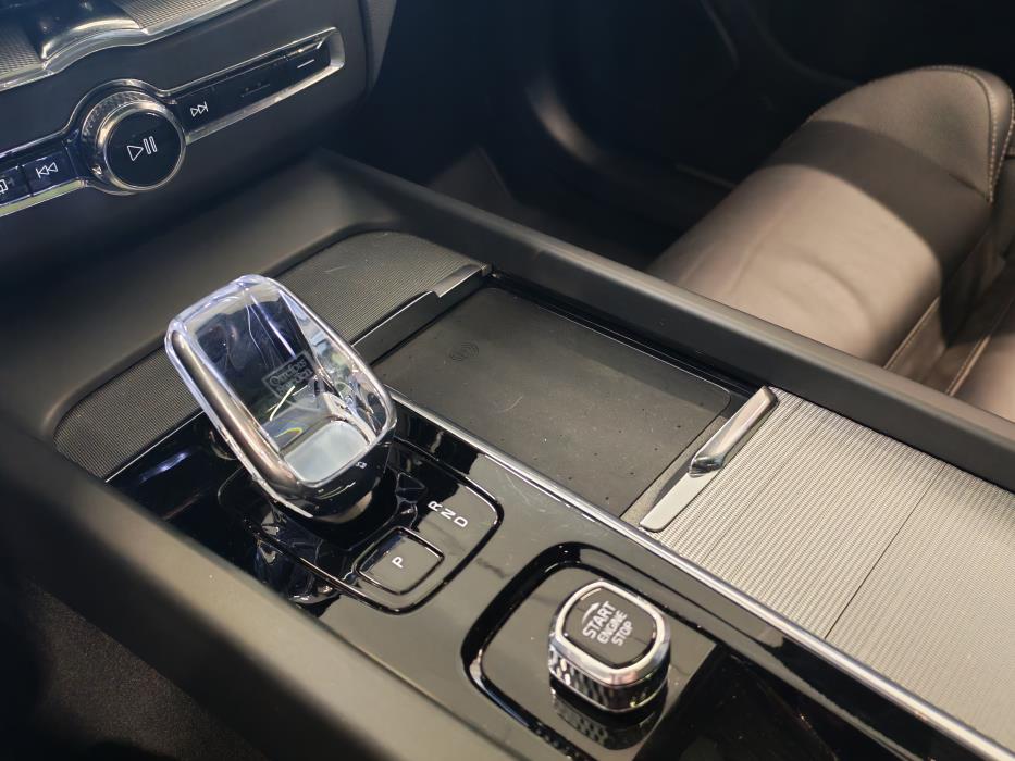 VOLVO XC60 2025