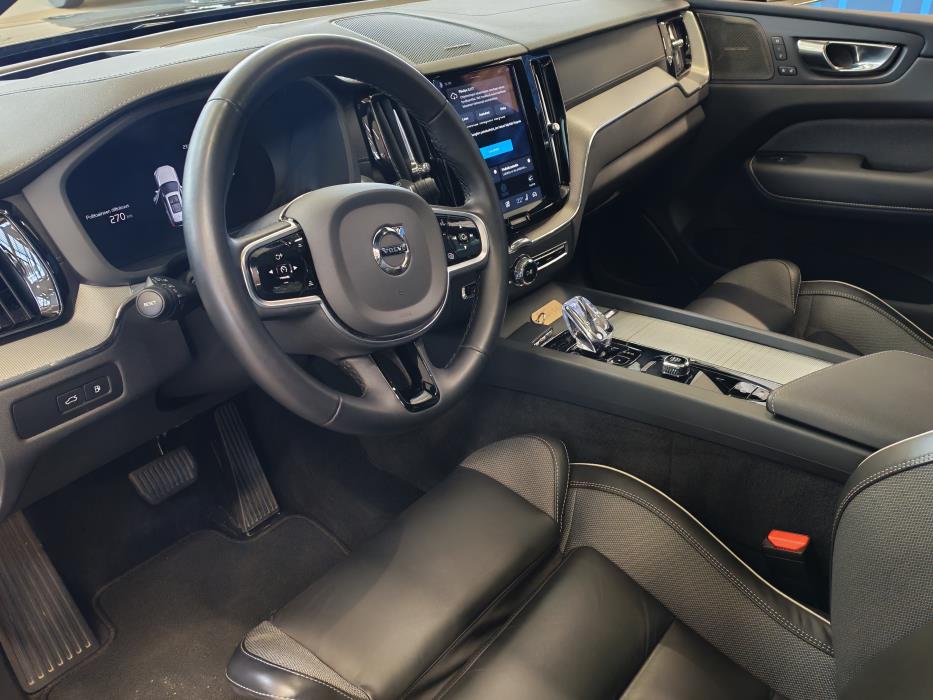 VOLVO XC60 2025