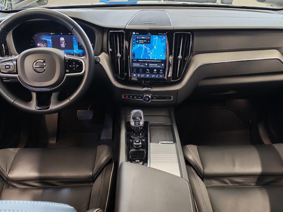 VOLVO XC60 2025