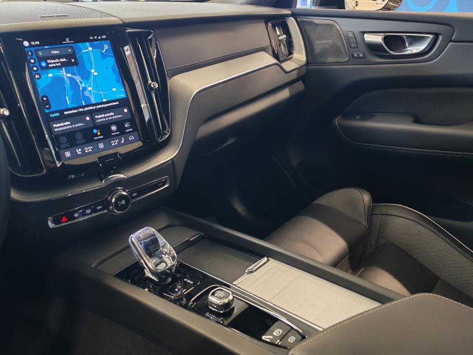 VOLVO XC60 2025