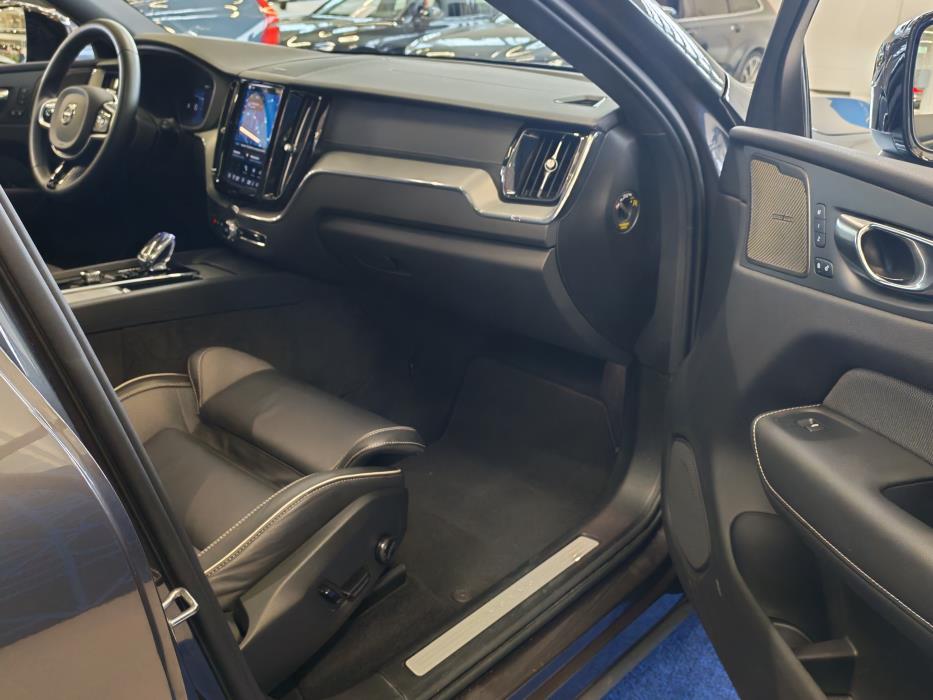 VOLVO XC60 2025