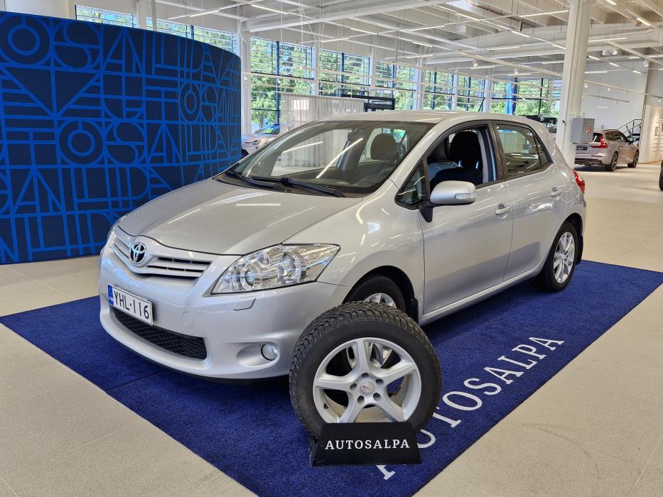 TOYOTA Auris 2011