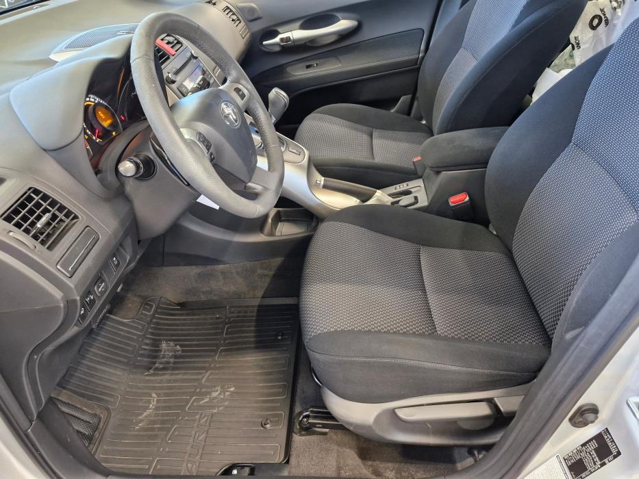 TOYOTA Auris 2011