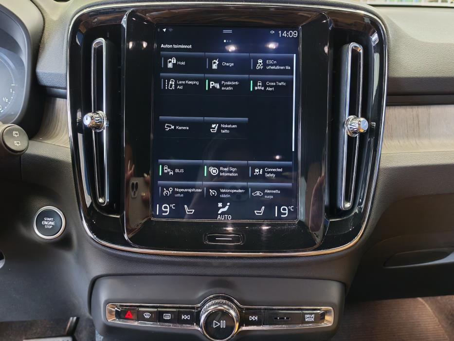 VOLVO XC40 2020