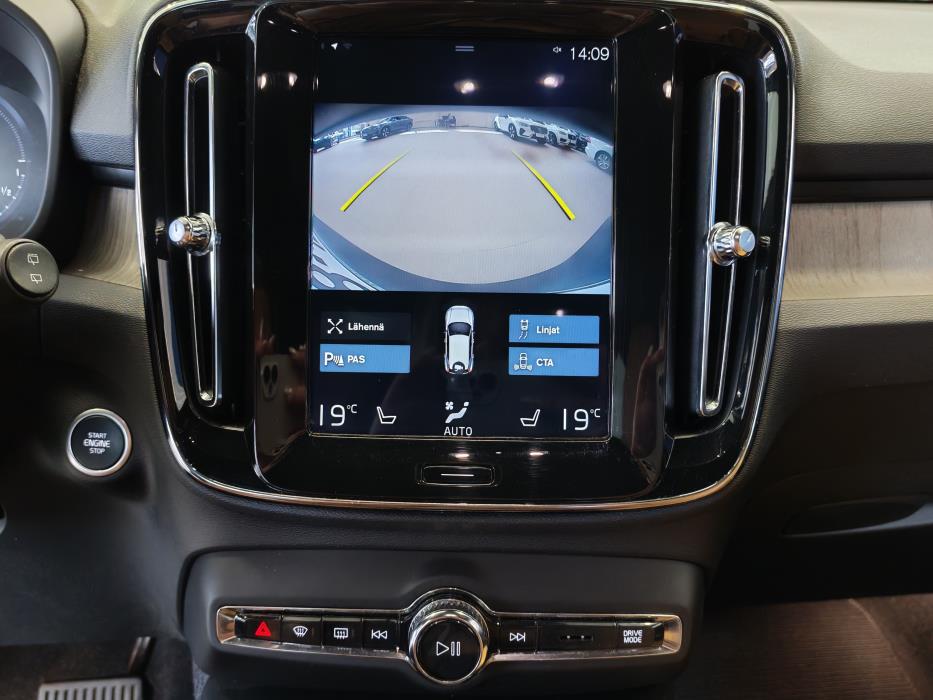 VOLVO XC40 2020