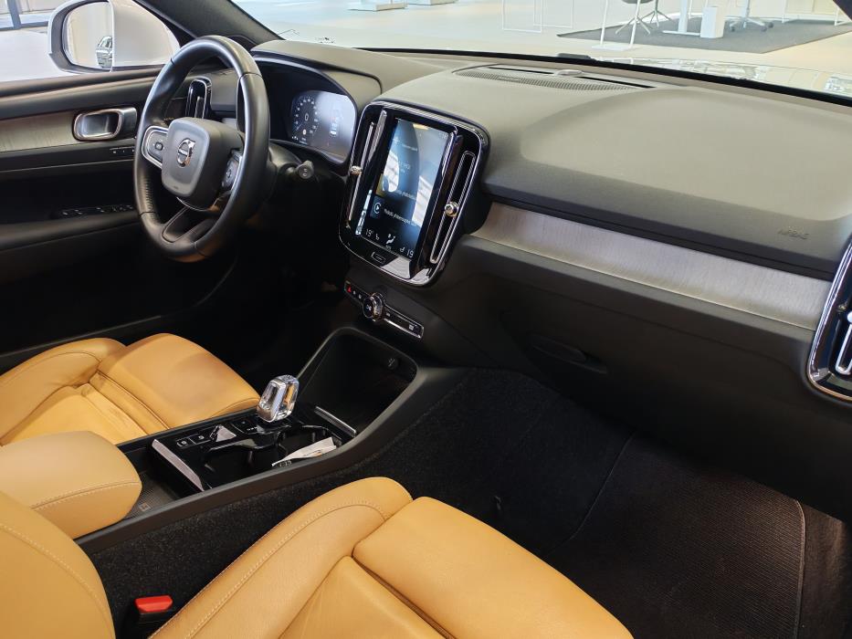VOLVO XC40 2020