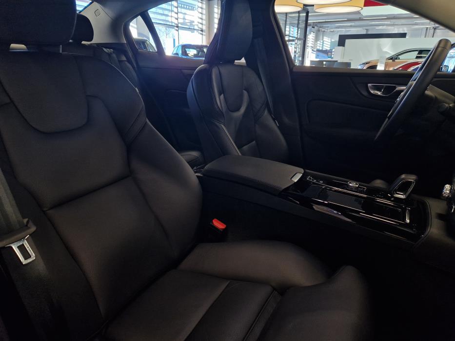 VOLVO S60 2023