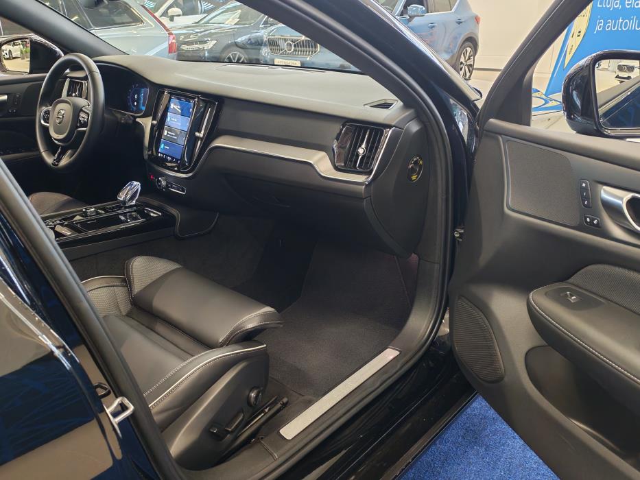 VOLVO V60 2023