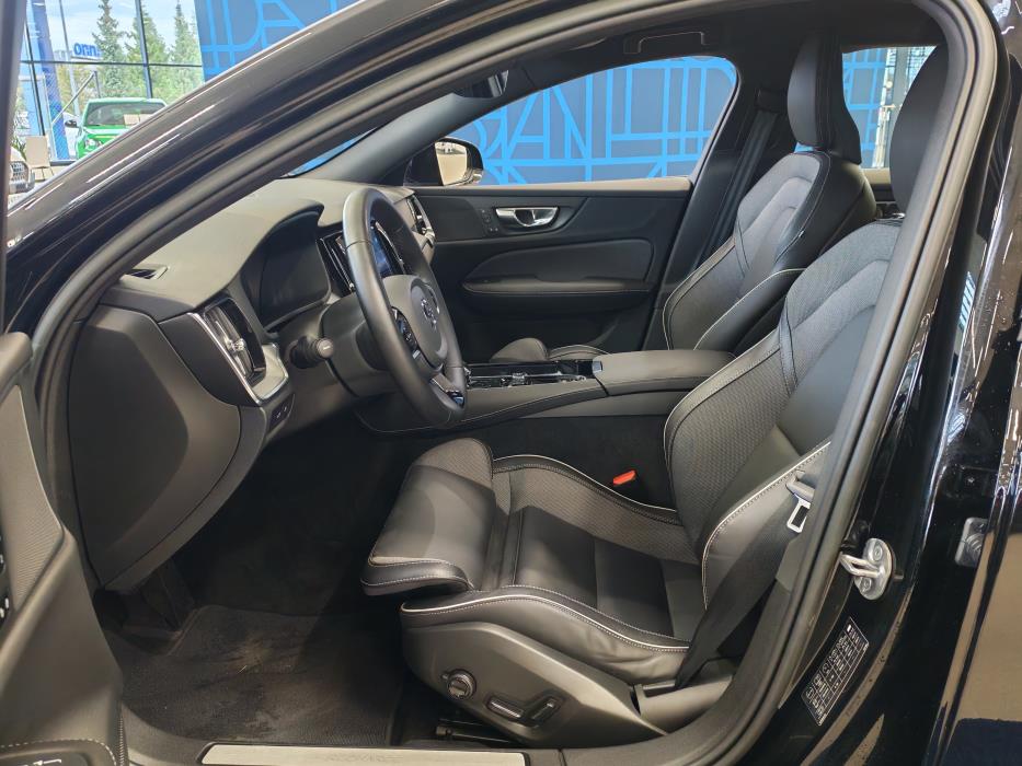 VOLVO V60 2023