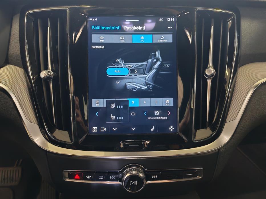 VOLVO V60 2023