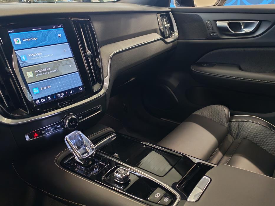 VOLVO V60 2023