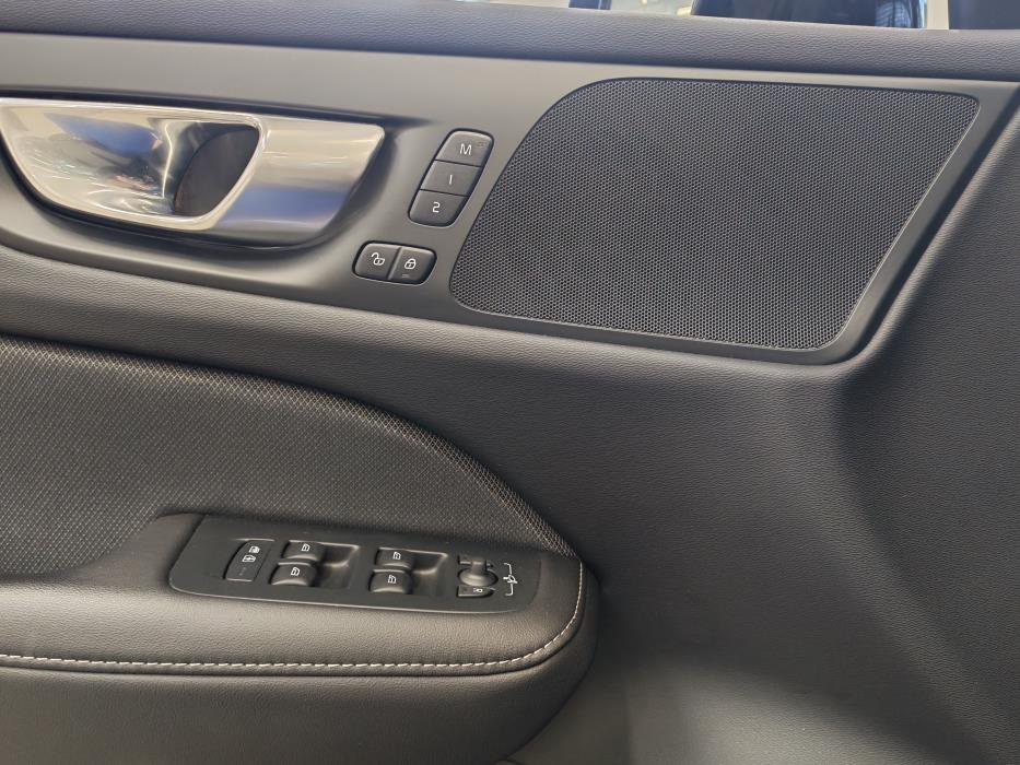 VOLVO V60 2023