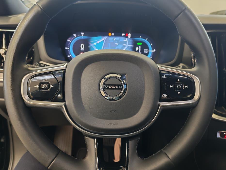 VOLVO V60 2023