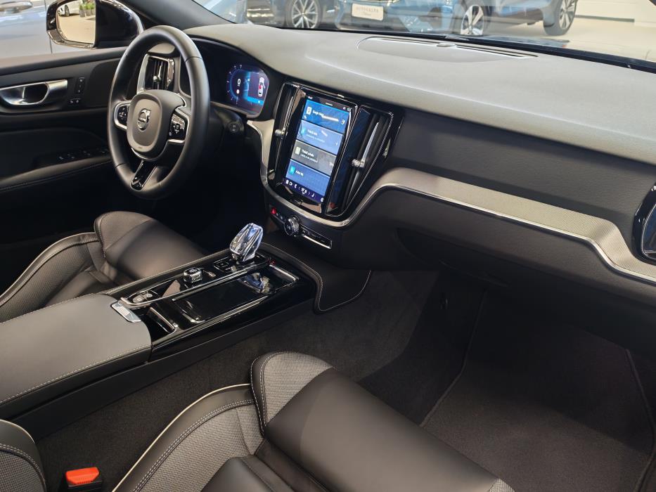 VOLVO V60 2023