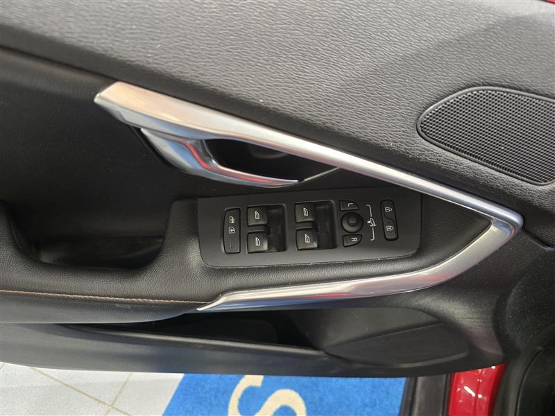 VOLVO V40 Cross Country 2016