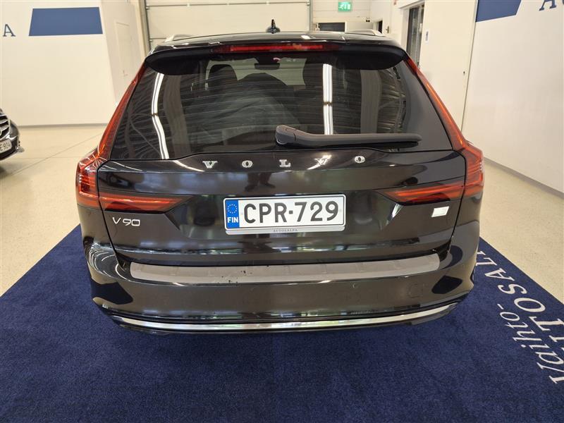 VOLVO V90 2022