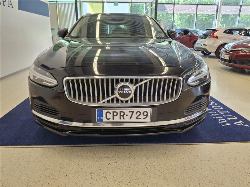 VOLVO V90 2022