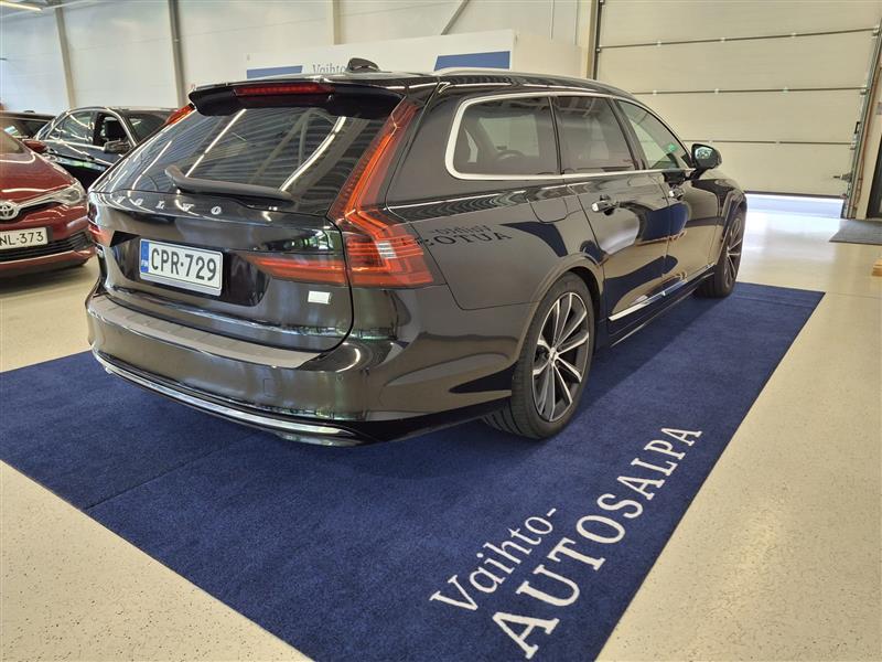 VOLVO V90 2022