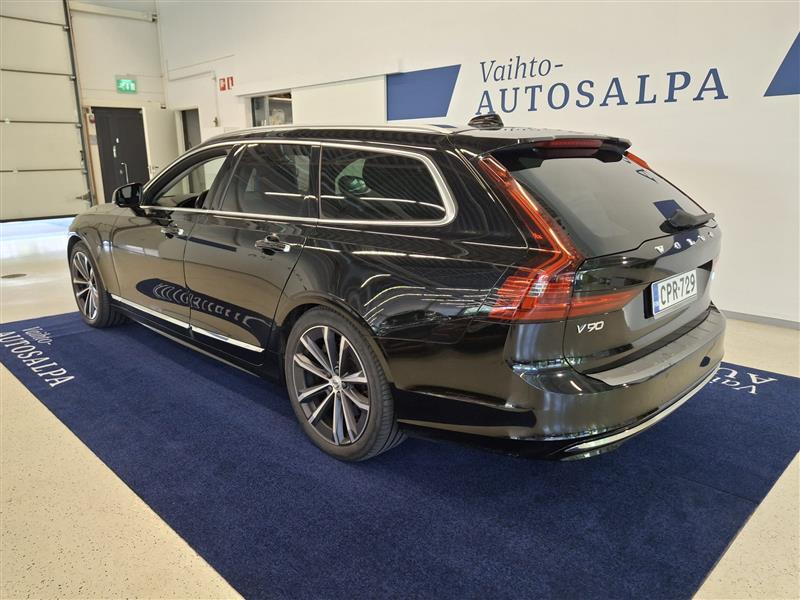 VOLVO V90 2022