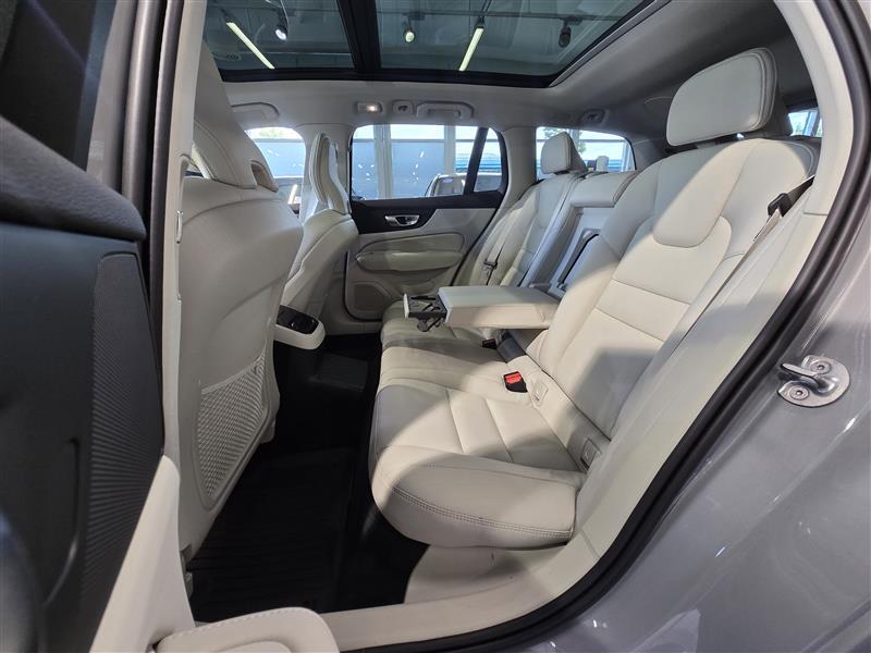 VOLVO V60 2024