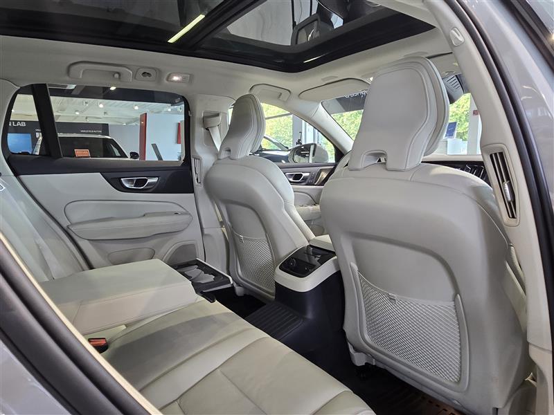 VOLVO V60 2024