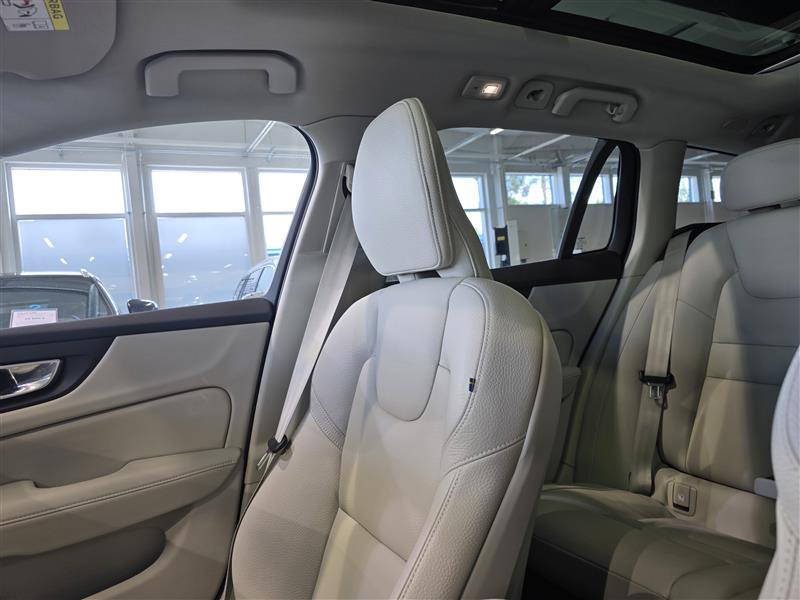 VOLVO V60 2024