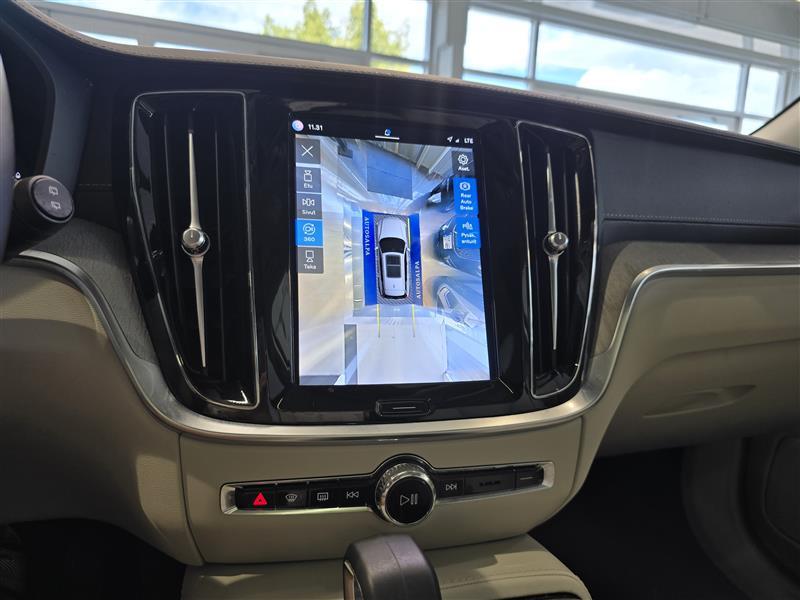 VOLVO V60 2024