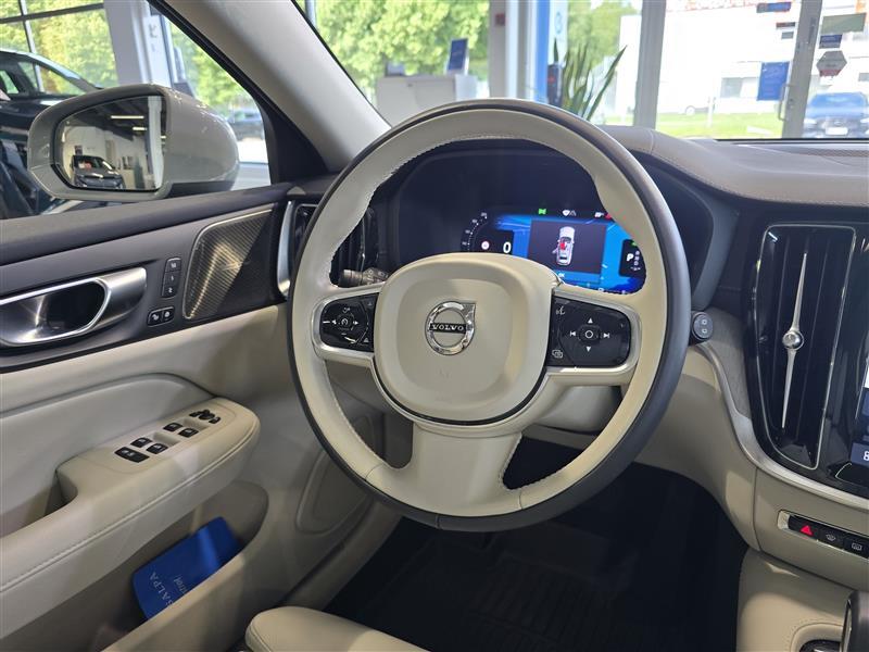 VOLVO V60 2024