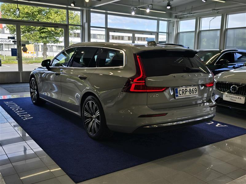 VOLVO V60 2024