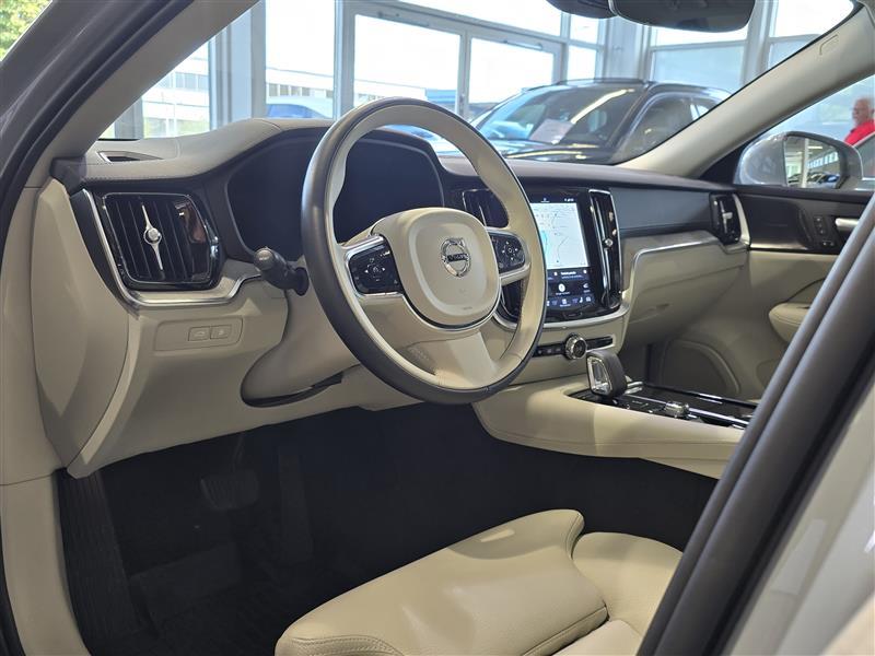 VOLVO V60 2024