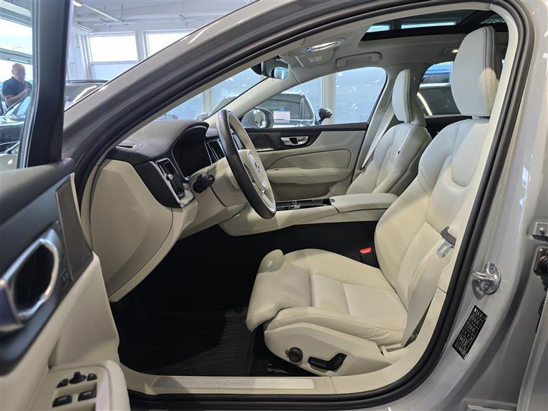 VOLVO V60 2024