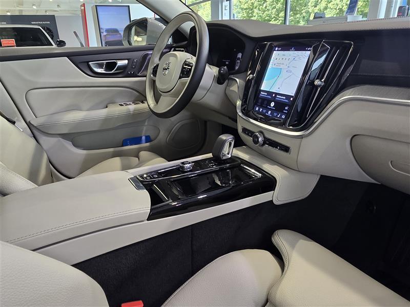 VOLVO V60 2024