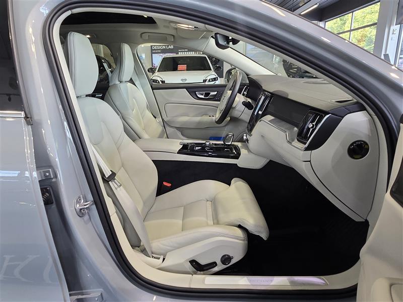 VOLVO V60 2024