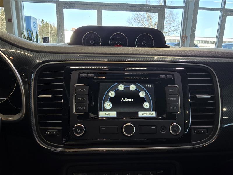 VOLKSWAGEN Beetle 2012